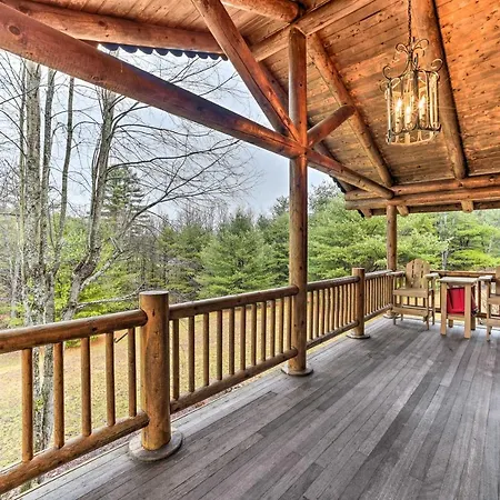 Spacious Cabin With Decks Near Saratoga Springs